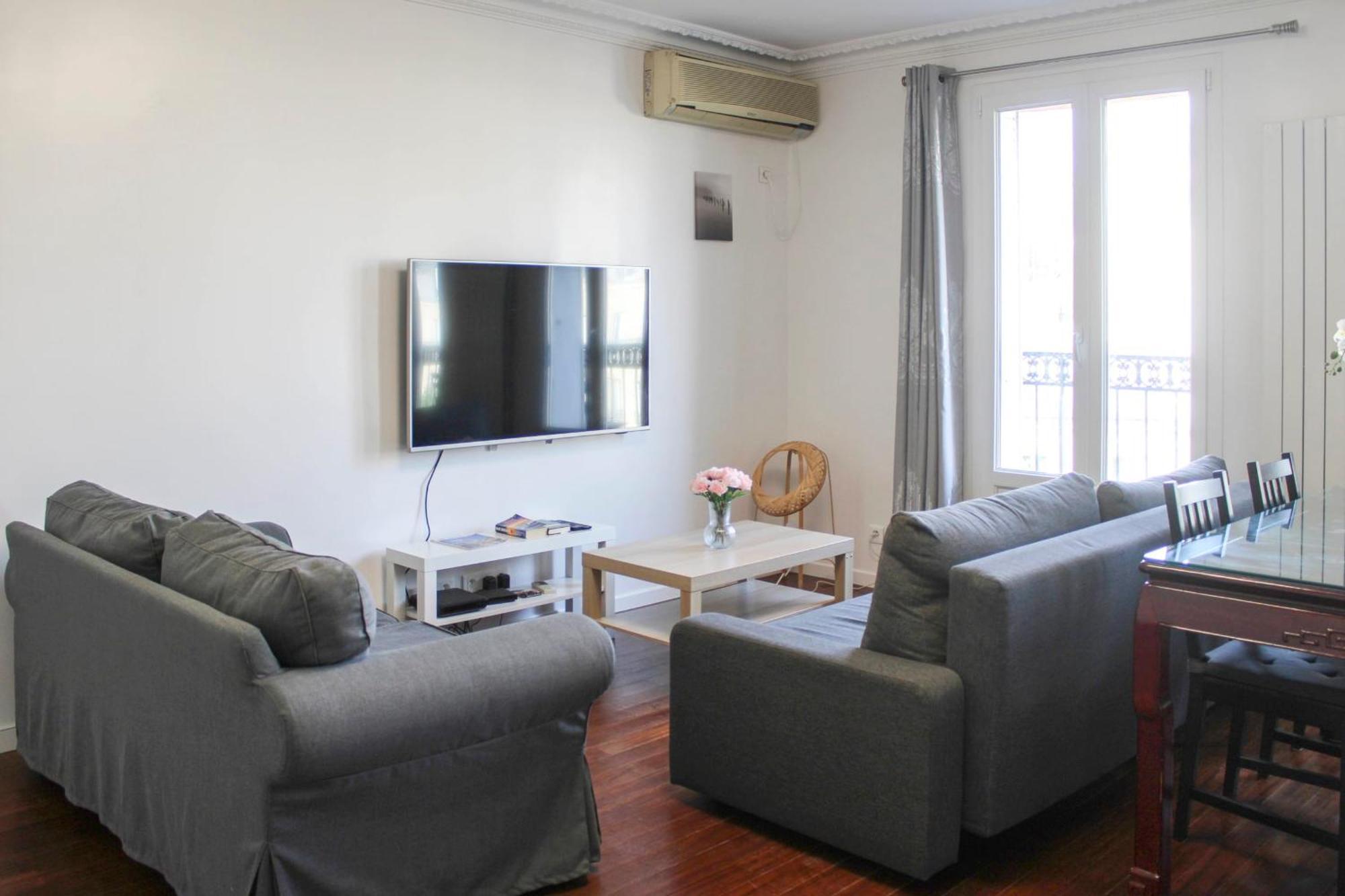 Beautiful And Spacious In The 10th Parigi